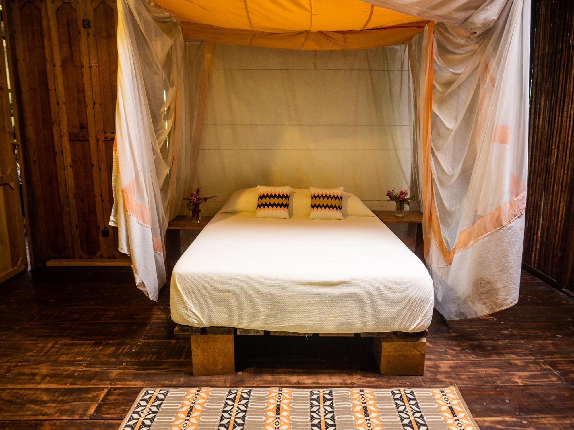 La Loma Jungle Lodge And Chocolate Farm Bocas del Toro Chambre photo
